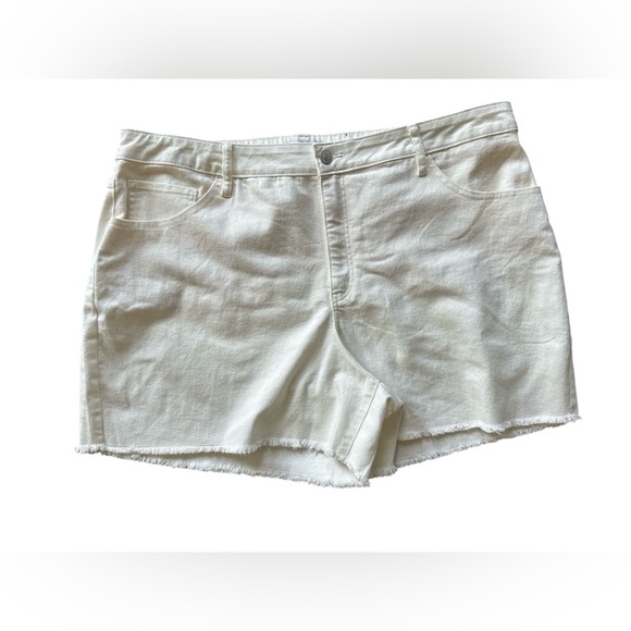 Ava & Viv Women's High Rise Slim Fit Midi White Denim 5 in Shorts Size 22 - Picture 1 of 4
